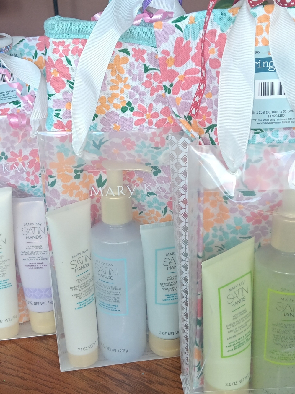 Mary Kay Satin Hands Gift Set - Lilac, Citrus, Unscented